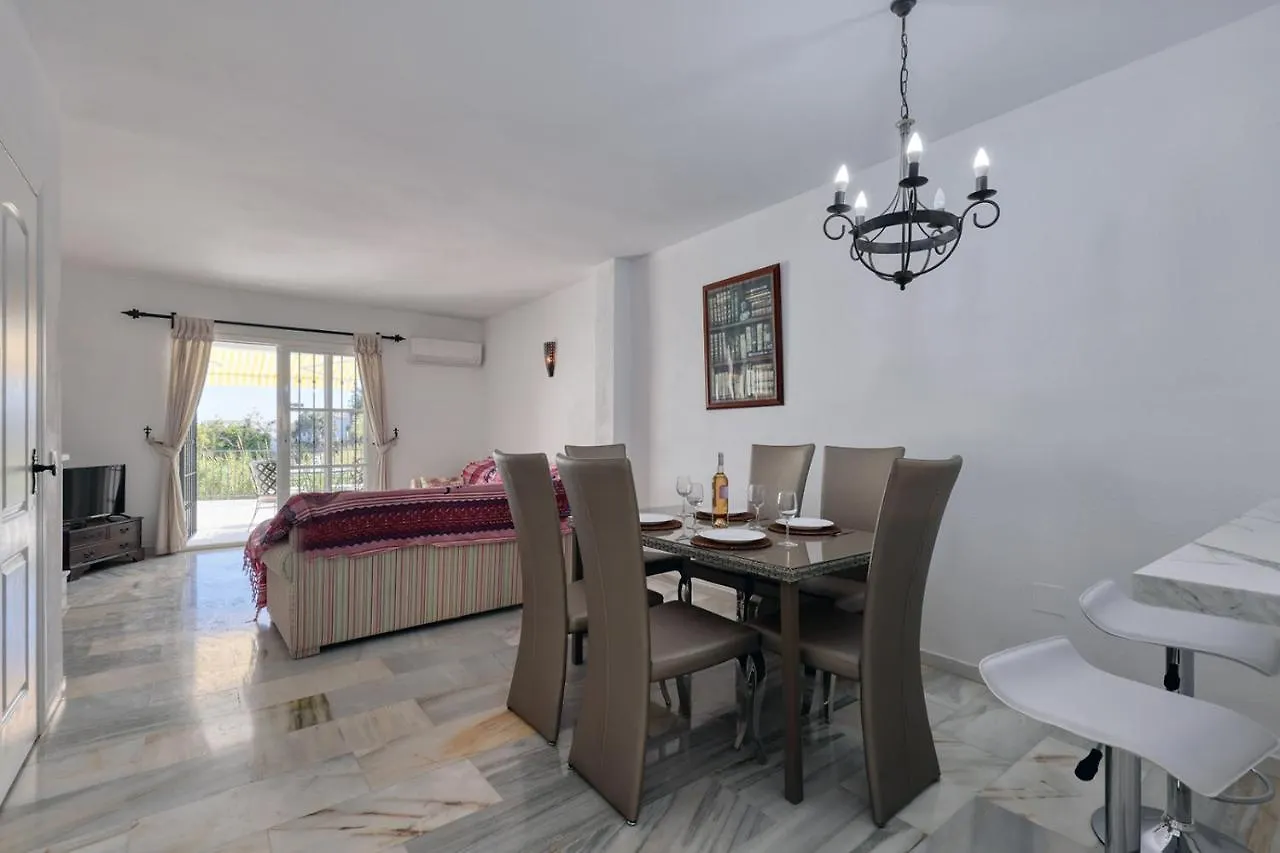 Chalet Quaint 2 Bedroom Townhouse With Pool Close To Sea! Benalmadena Spain