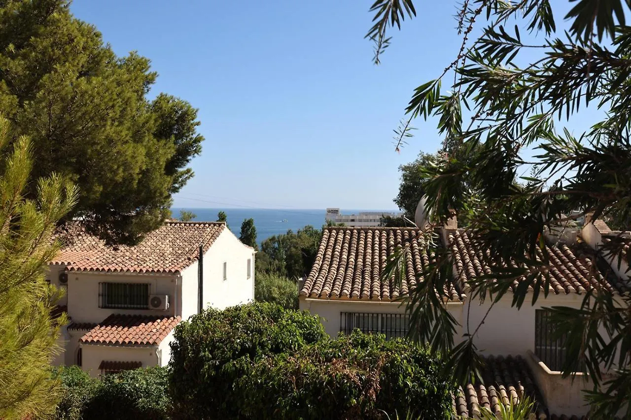 Quaint 2 Bedroom Townhouse With Pool Close To Sea! Benalmadena