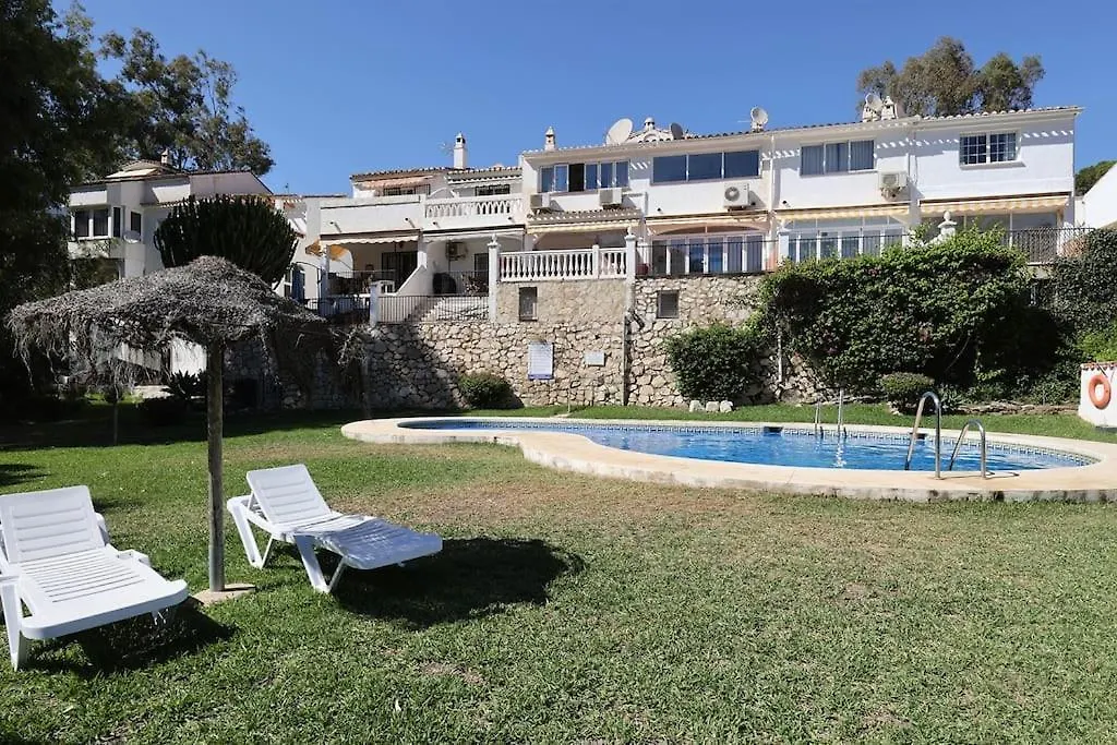 Quaint 2 Bedroom Townhouse With Pool Close To Sea! Benalmadena Chalet