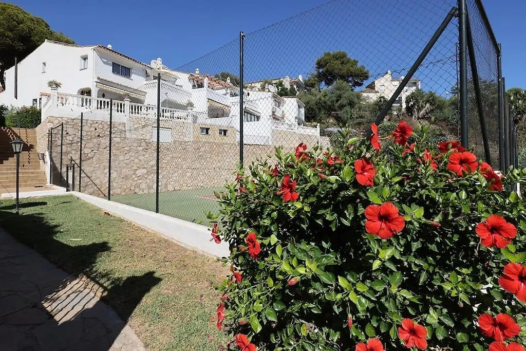 Quaint 2 Bedroom Townhouse With Pool Close To Sea! Benalmadena Spain