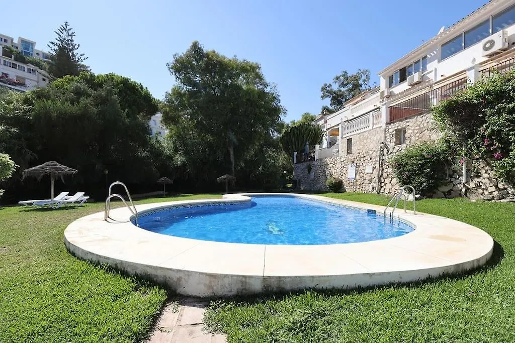 Quaint 2 Bedroom Townhouse With Pool Close To Sea! Benalmadena Chalet
