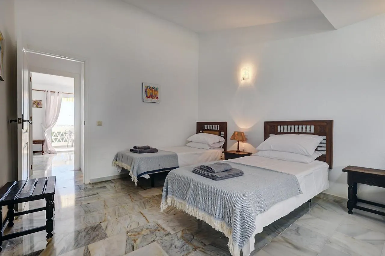 Chalet Quaint 2 Bedroom Townhouse With Pool Close To Sea! Benalmadena Spain