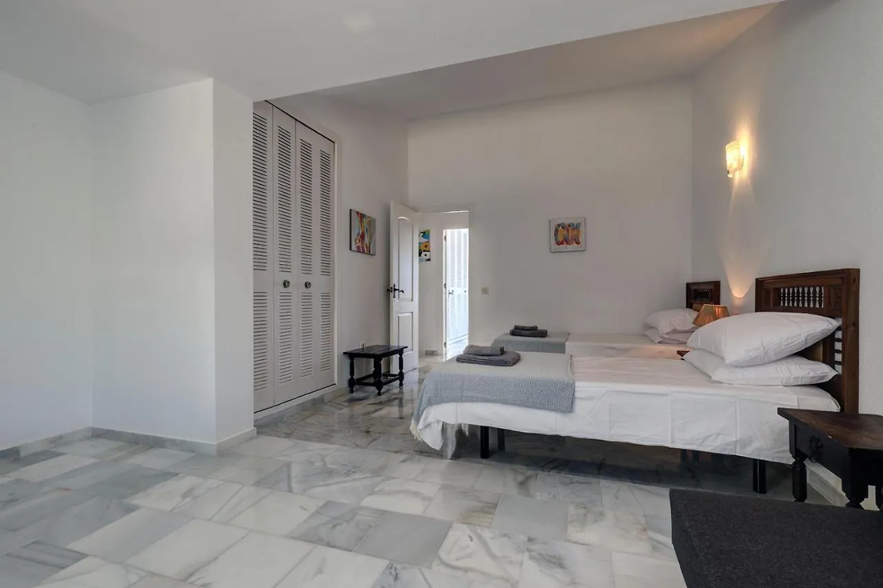 Quaint 2 Bedroom Townhouse With Pool Close To Sea! Benalmadena Chalet