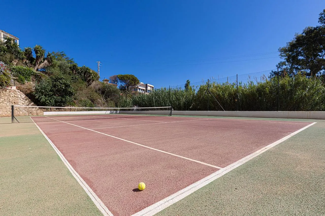 Quaint 2 Bedroom Townhouse With Pool Close To Sea! Benalmadena