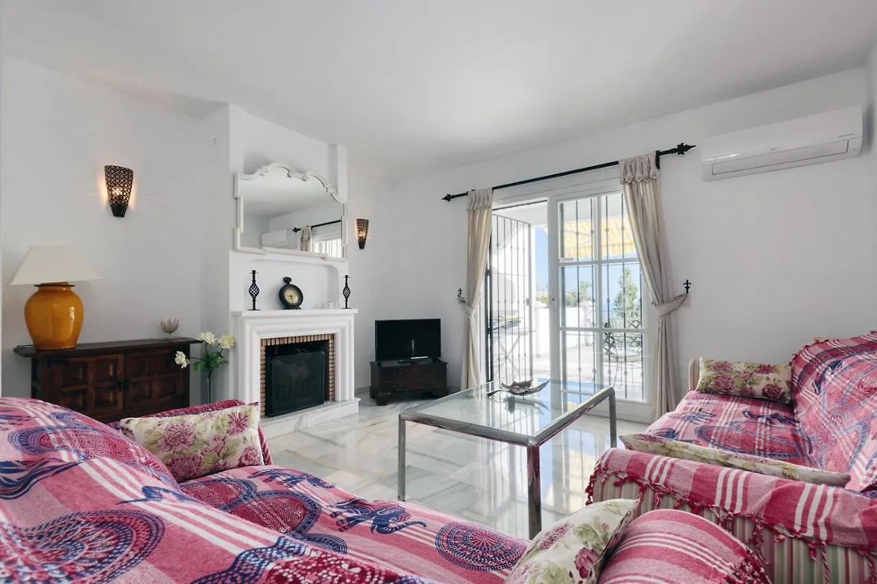 Quaint 2 Bedroom Townhouse With Pool Close To Sea! Benalmadena Spain