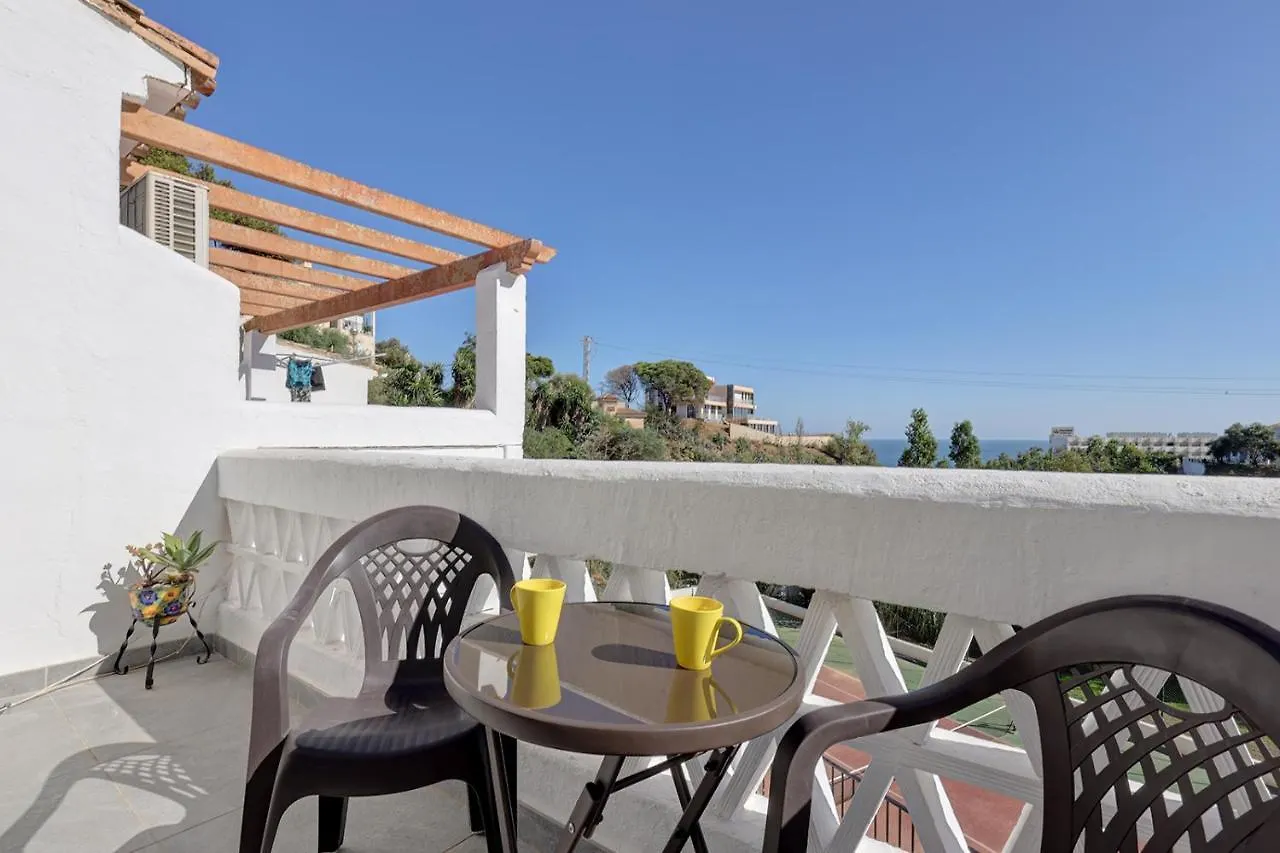 Quaint 2 Bedroom Townhouse With Pool Close To Sea! Benalmadena Chalet