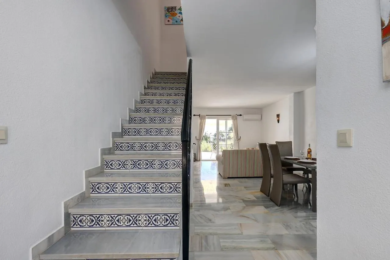 Chalet Quaint 2 Bedroom Townhouse With Pool Close To Sea! Benalmadena Spain