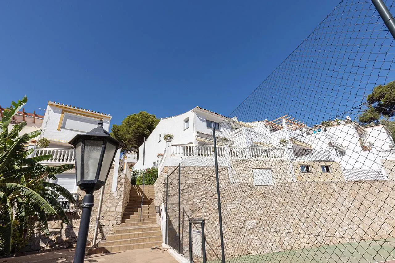 Chalet Quaint 2 Bedroom Townhouse With Pool Close To Sea! Benalmadena