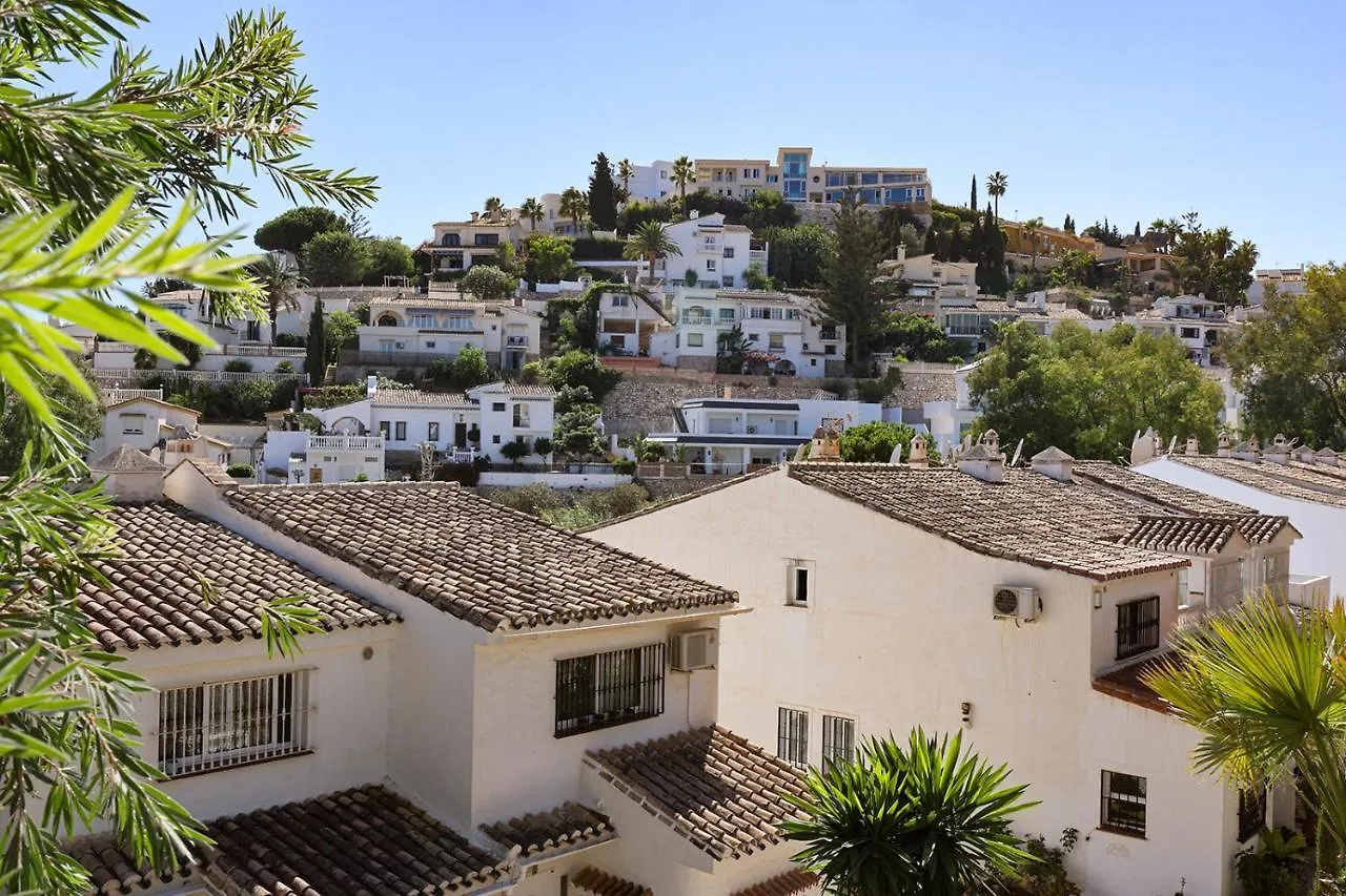 Quaint 2 Bedroom Townhouse With Pool Close To Sea! Benalmadena 0*,