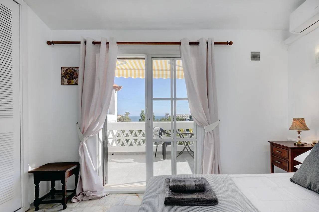 Quaint 2 Bedroom Townhouse With Pool Close To Sea! Benalmadena Chalet